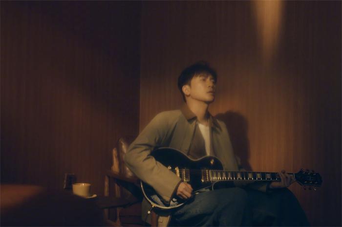 1757915509192880.jpg 苏有朋全新单曲《与你》上线 深度参与创作回归音乐初心 (2).jpg